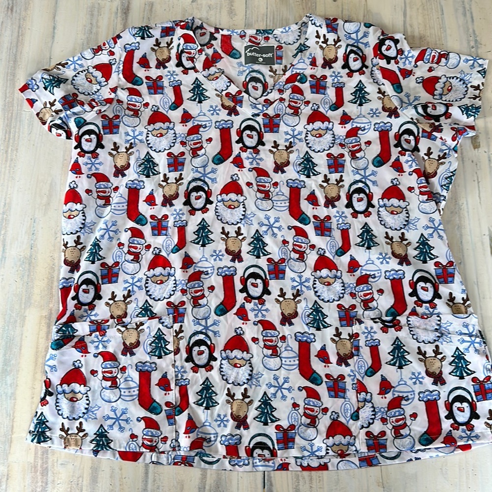 Butter-Soft Women’s Christmas Scrub Top Worn once … XL